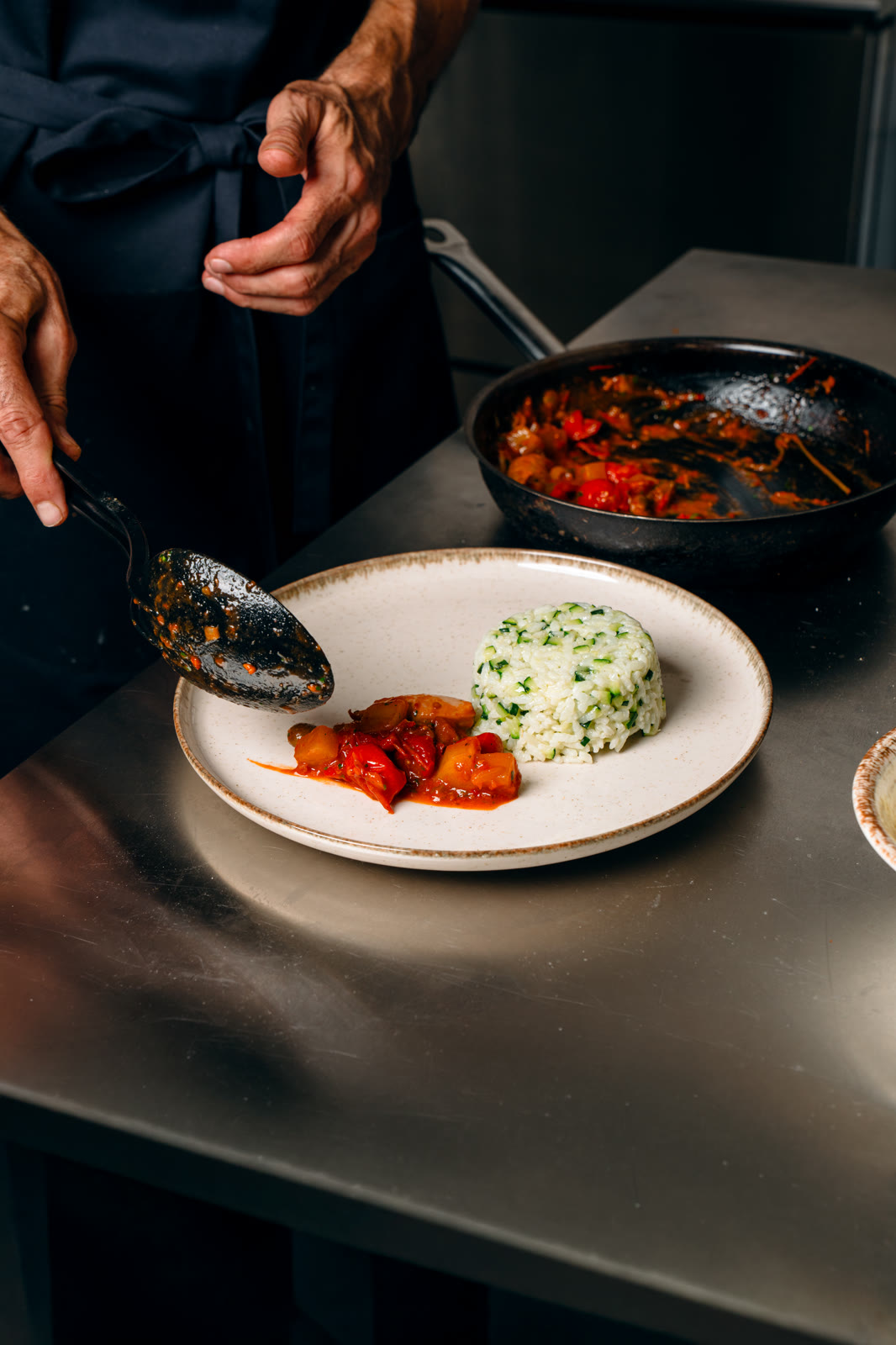Dressage d'un plat en cuisine — restaurant La Nonna